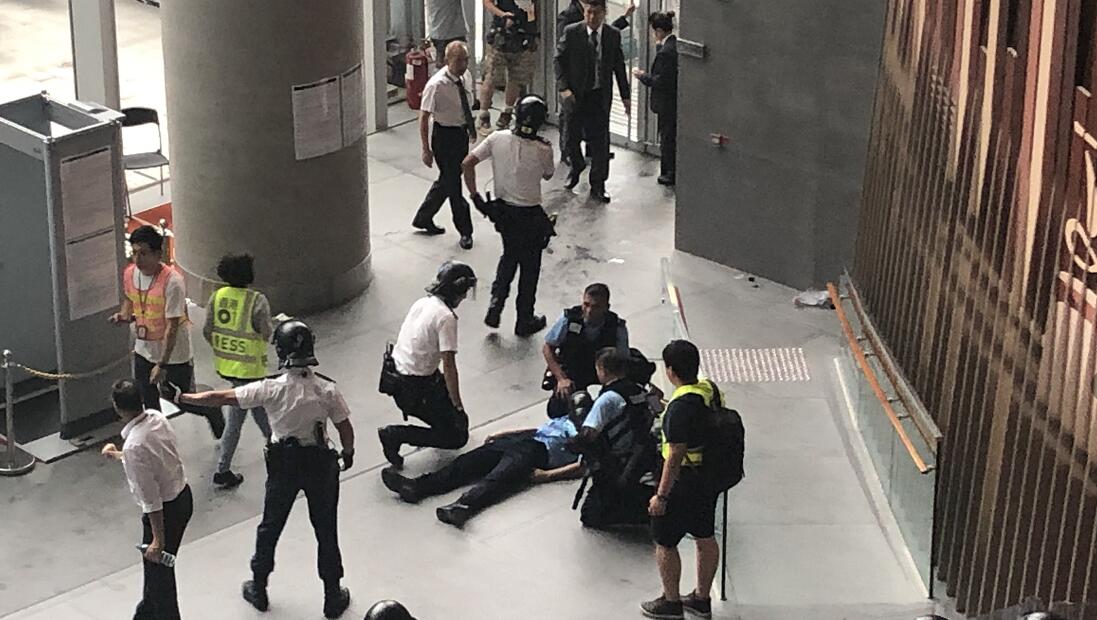 【商报时评】再鬧下去 香港傷不起了