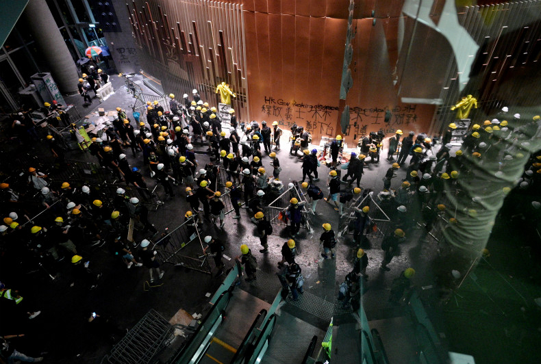 【商報時評】快快收手，不要再亂港害港了