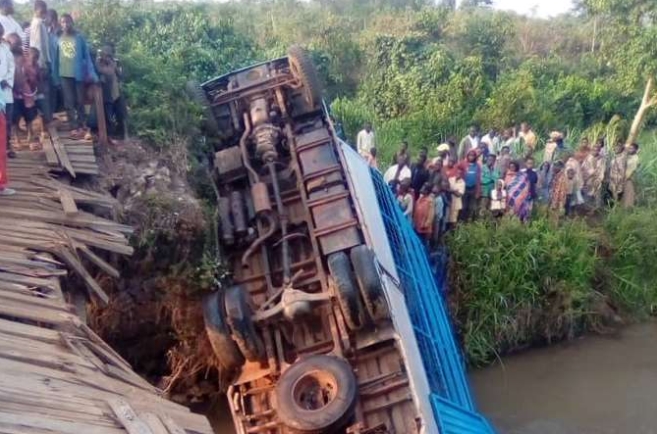 布隆迪南部一卡車墜河造成16人死亡