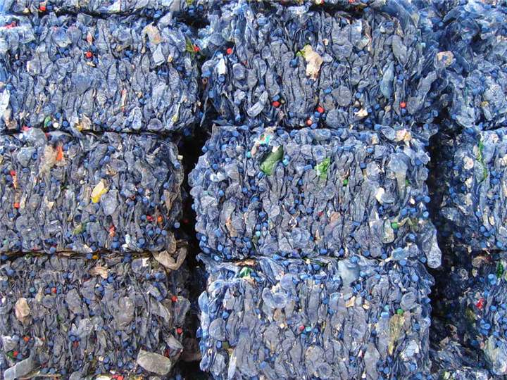 環保署指明年1月1日起加強廢塑膠進出口管制