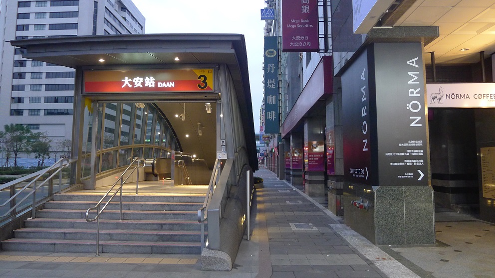 台媒：一男子在台北捷運站出口開槍