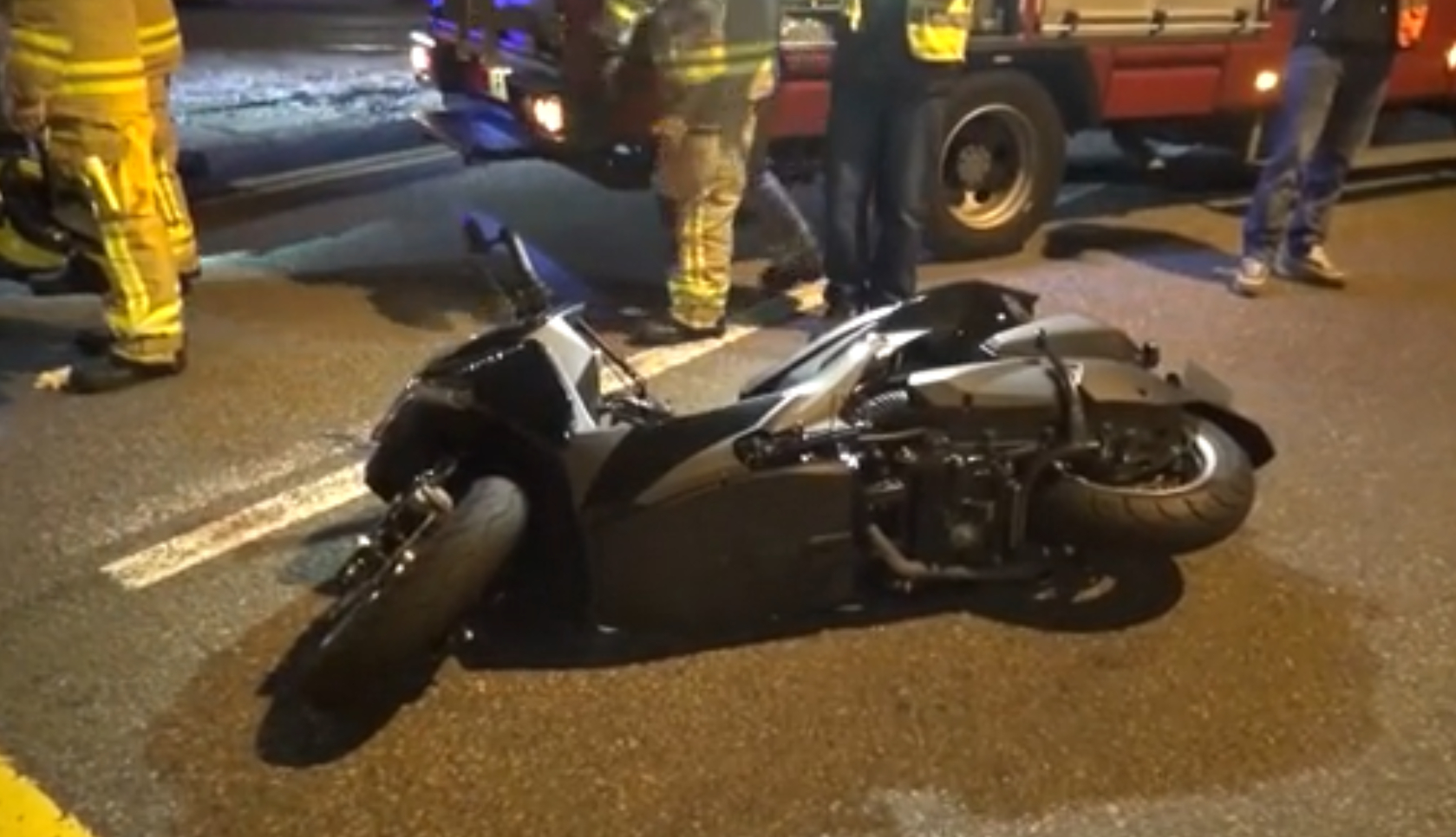 葵涌發生電單車貨車相撞致命事故 电單車司機身亡