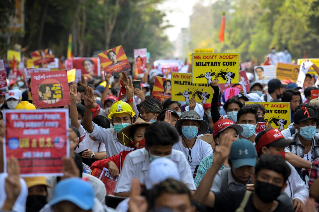緬甸民眾大罷工 警方水砲車驅散示威者