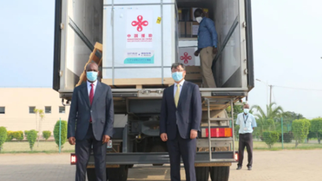 首批中國援贈新冠疫苗運抵莫桑比克 莫總統：感謝！
