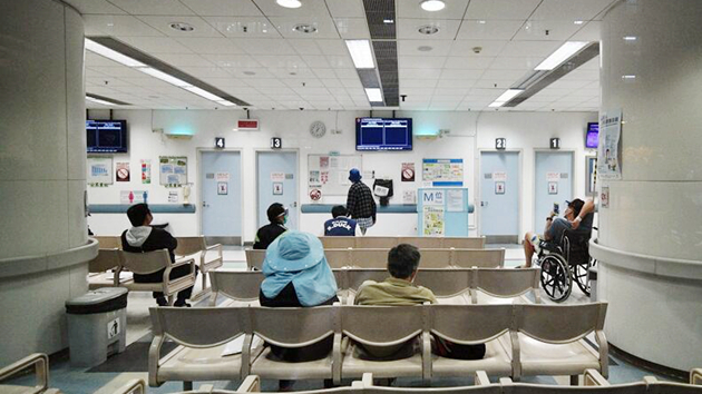 本港8間公院爆滿 昨日4470人首次急症室求診
