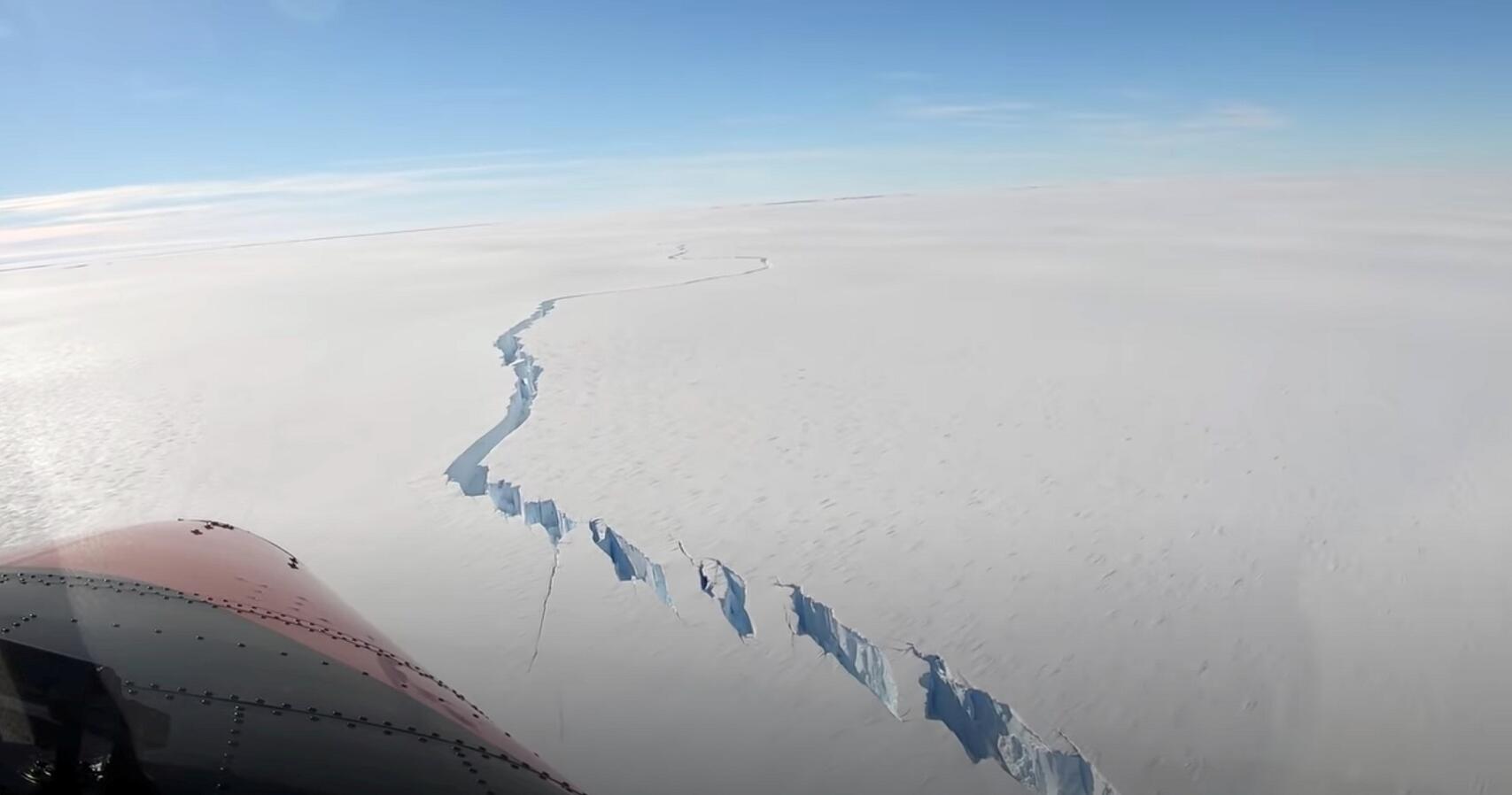 南極一座比紐約市還大的冰山斷裂
