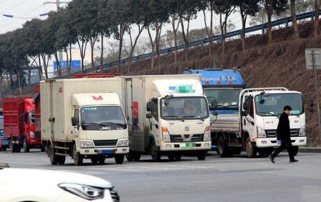 深圳華強北片區實施貨車限時通行 「車等貨」變為「貨等車」