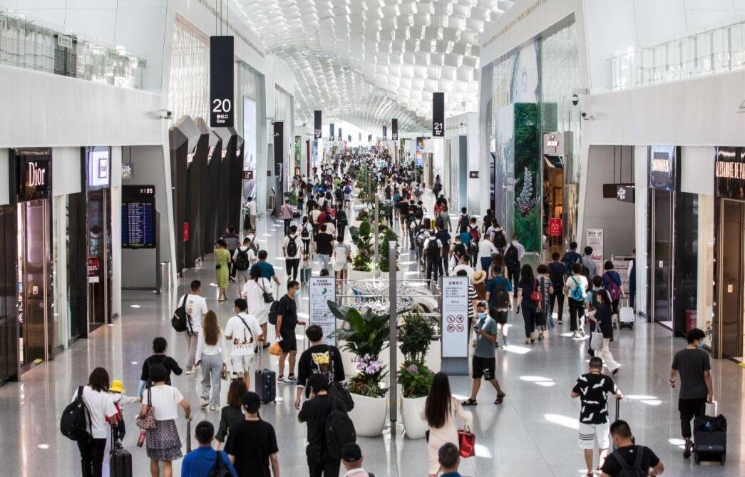 清明假期將至 深圳機場單日客流最高有望超15萬人次