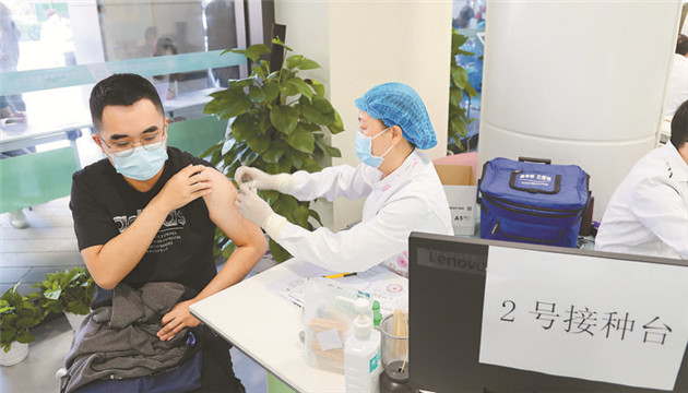深圳新增多個新冠疫苗臨時接種點 打疫苗成最時尚過節方式