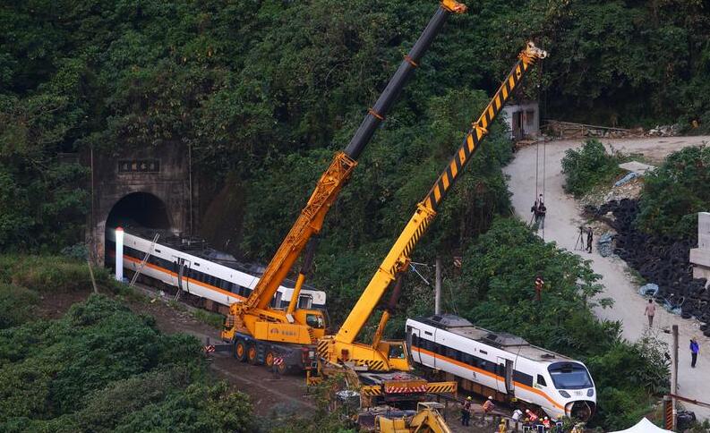 【追蹤報道】工程車事發前5分鐘滑落至路軌 太魯閣號煞車不及 