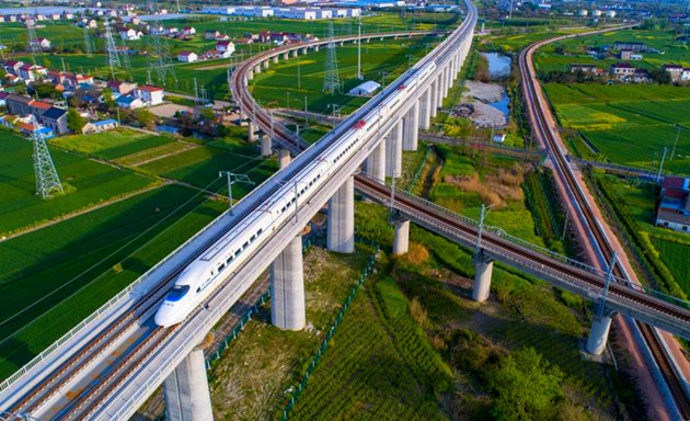 全國鐵路實行新的列車運行圖