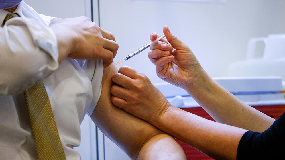 專資會冀港府和內地商討 降低已接種疫苗港人在內地的隔離檢疫要求