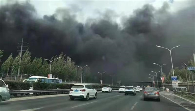 濃煙滾滾！北京一供電公司變電室起火 35輛消防車緊急出動