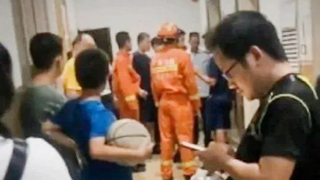 廣東湛江一小區電梯失控撞向30樓致1人死亡 遇電梯故障被困如何自救？