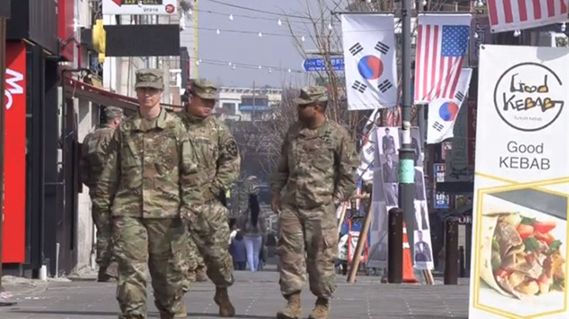 美軍等2000餘人釜山集會狂歡 韓國出動6車警察未能制止