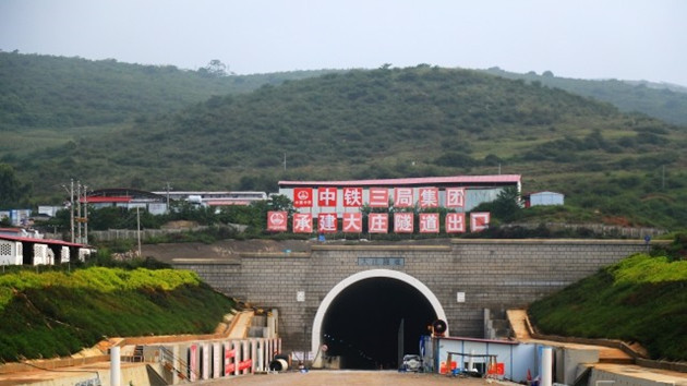 雲南彌蒙高鐵10座隧道全部貫通