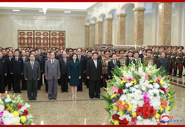 朝鮮慶祝國慶73周年 金正恩夫婦​參謁太陽宮