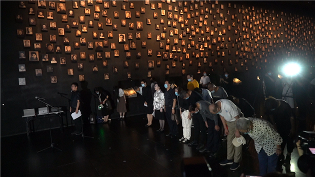 「九·一八」事變90周年 南京大屠殺幸存者後人撞響和平大鐘