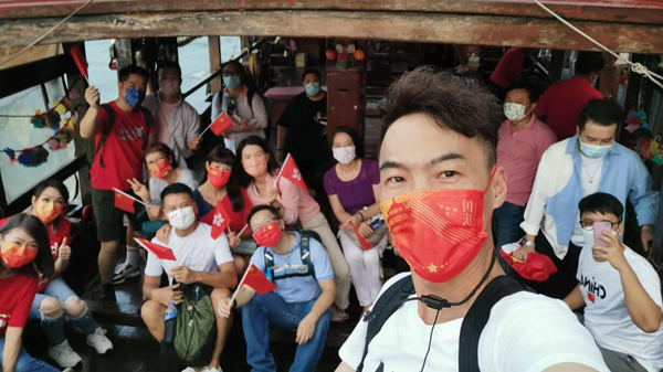 《香港速遞業協會》及《香港網絡紅人工作者協會》舉辦「KOL紅船精神渡維港賀國慶」活動
