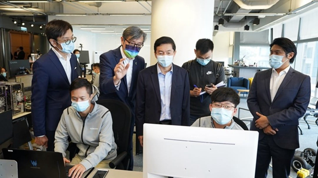 駱惠寧到訪數碼港 冀香港培育大批青年科技人才