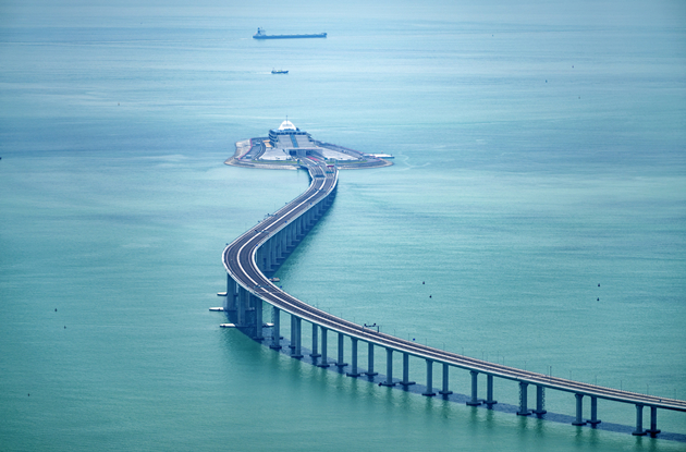 【鑪峰遠眺】積極引導港青投身大灣區