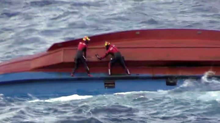 韓國漁船傾覆3名船員獲救 尚未發現其他生還者