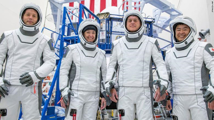 SpaceX「龍飛船」廁所漏水 4名太空人將穿「尿布」返航