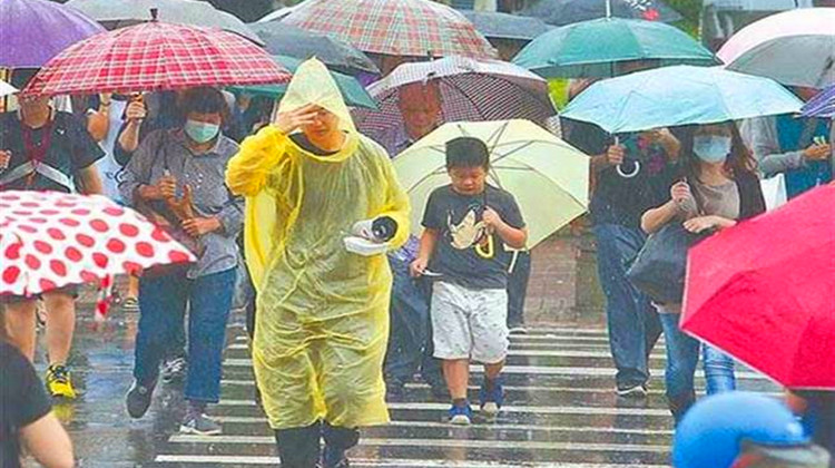 驟降至14度！6縣市大雨特報 這2天最冷12度