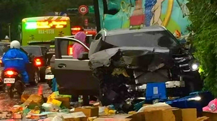 台灣陽明山附近發生5車連環相撞事故 致1重傷3輕傷