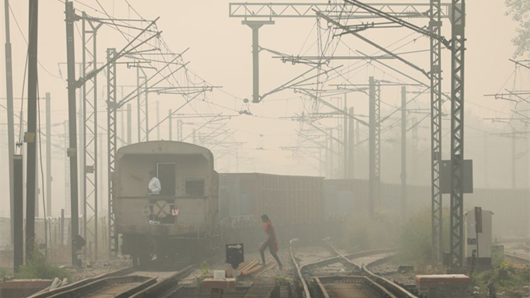 新德里空氣污染狀態持續 政府宣布停課一周