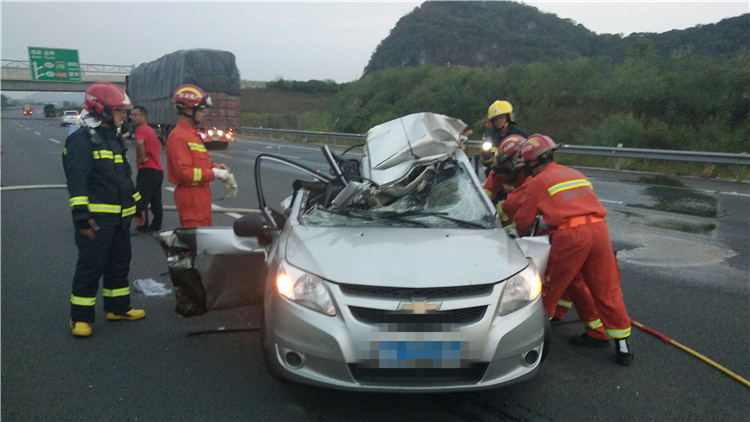 汕昆高速廣西賀州段發生一起交通事故致4人死亡