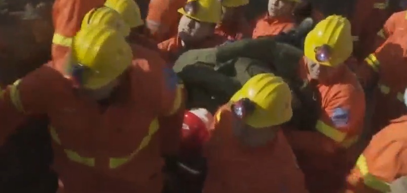 山西孝義煤礦透水事故20名被困人員升井 2人遇難