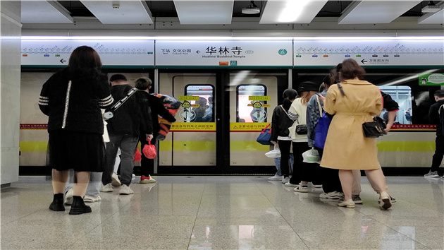 元旦廣州地鐵線網客流預計超千萬 將延長服務時間
