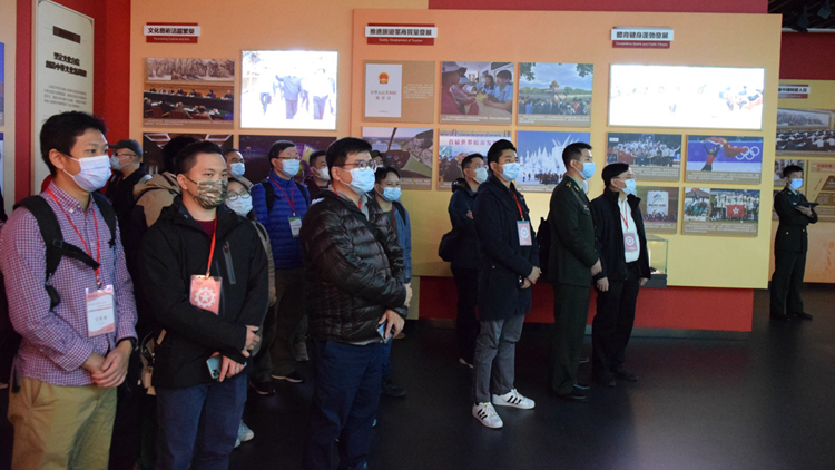 工聯會青年參觀駐港部隊展覽中心 加強國家觀念