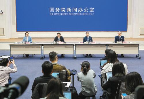 香港民主發展白皮書吹風會上專家答商報記者問  法治是香港最好的營商環境