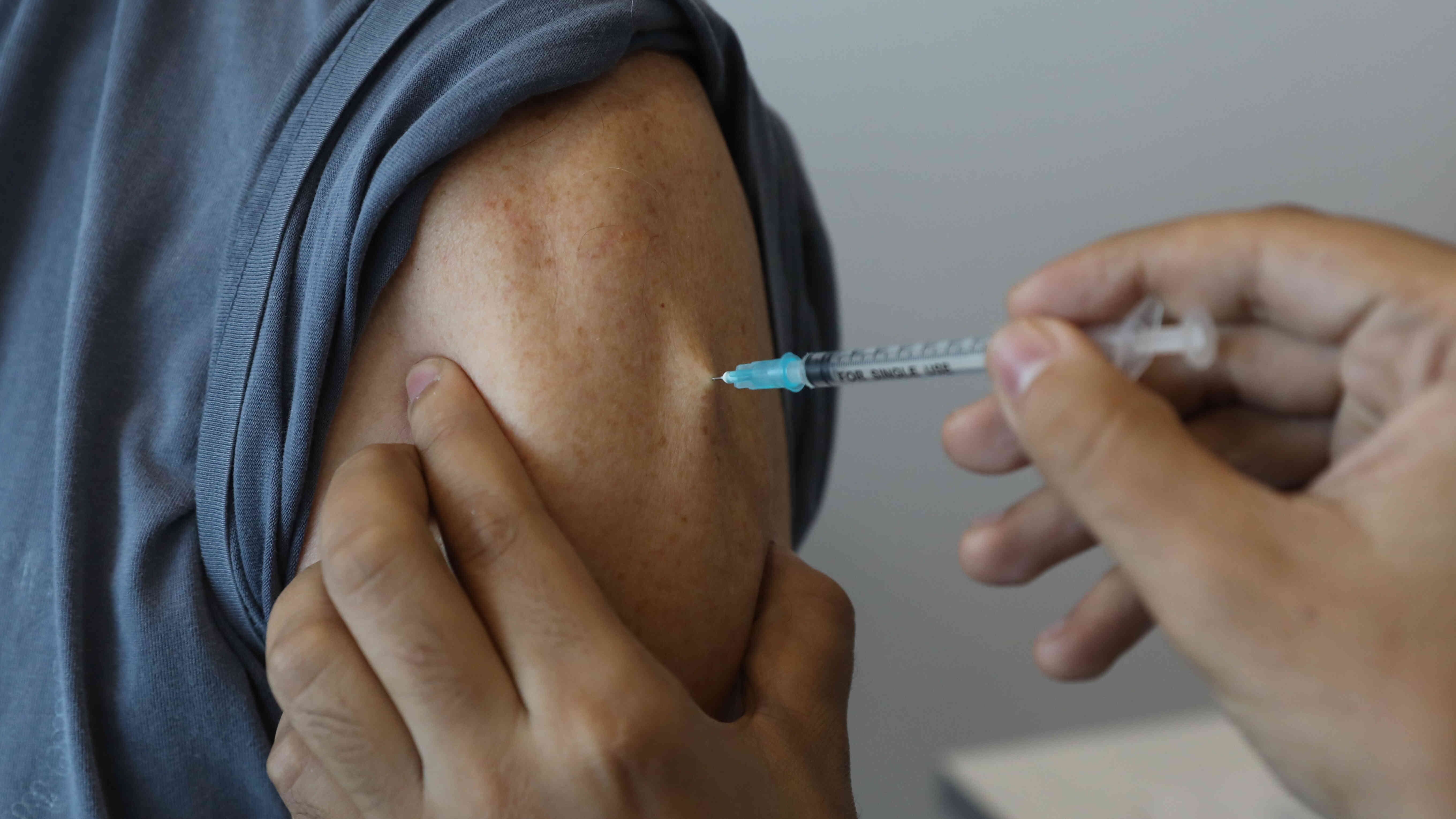 以色列批准為免疫力弱者提供第四針新冠疫苗