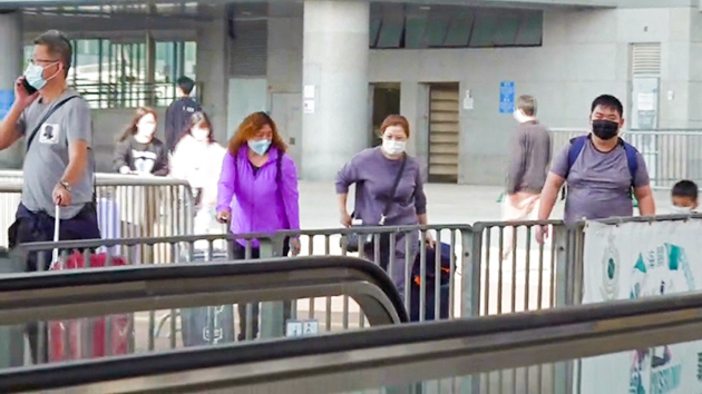 深圳灣口岸現過關潮  港人盼春節返鄉團聚