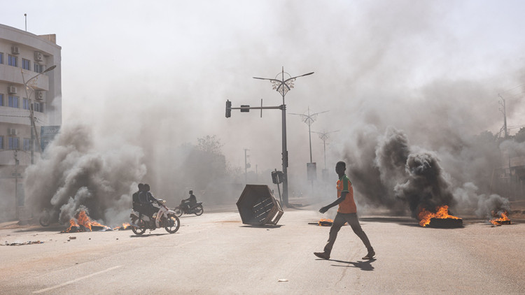 布基納法索政變軍人宣布解除總統卡博雷的職務 