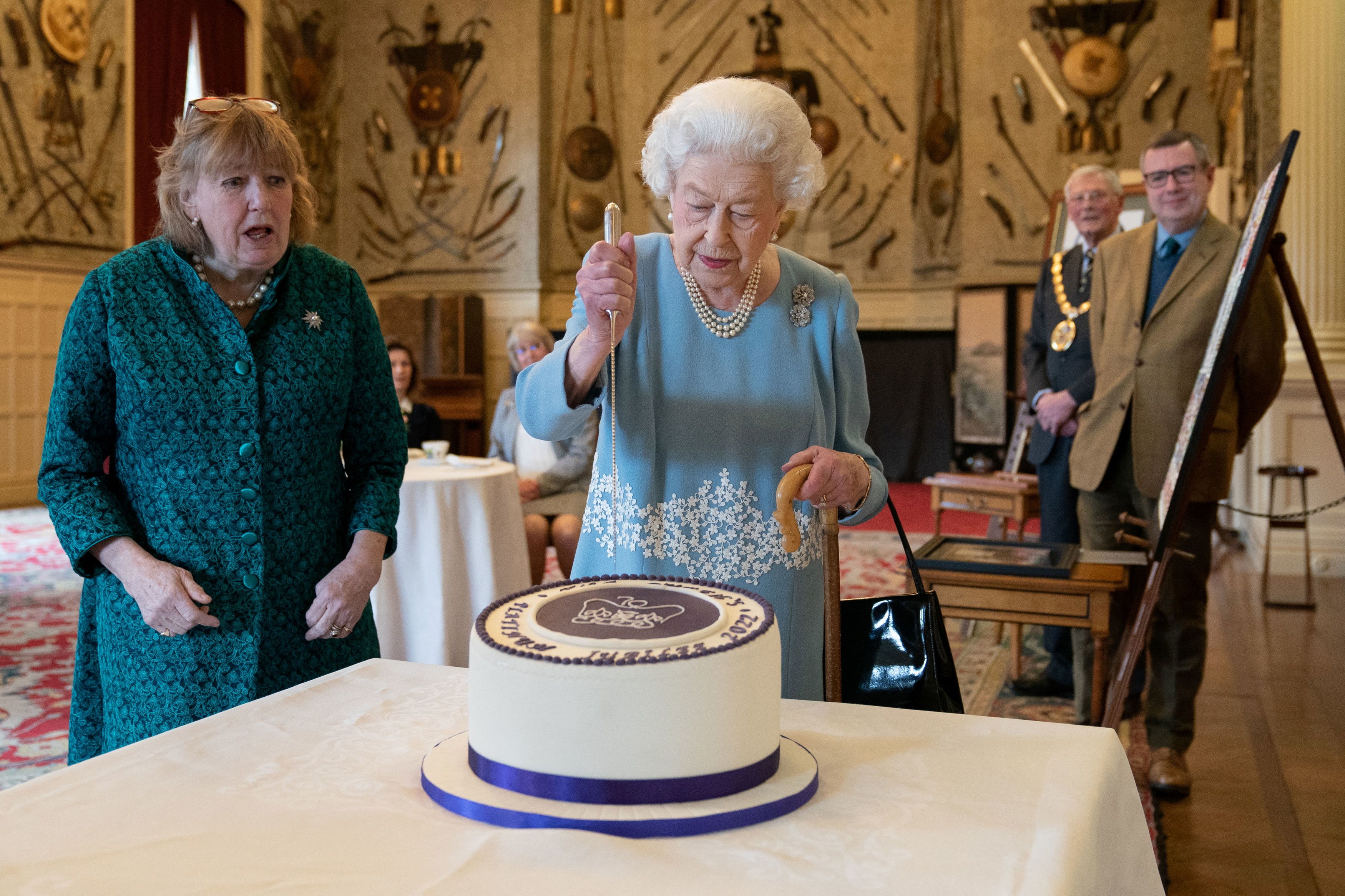 英女王今日登基70周年 查理斯讚母親成就卓越
