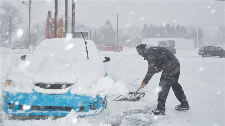 美國多地遭遇暴風雪 超10萬用戶斷電