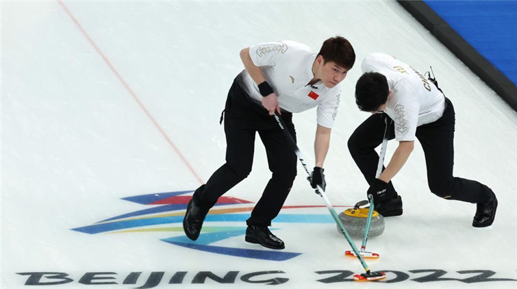 【冬奧戰報】男子冰壺循環賽 中國隊獲首勝5比4贏丹麥隊
