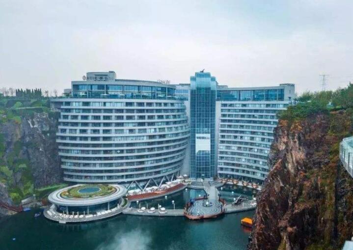世茂否認近23億 放售上海地標「深坑酒店」