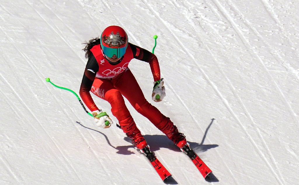 【冬奧戰報】孔凡影在高山滑雪女子全能滑降比賽中順利完賽