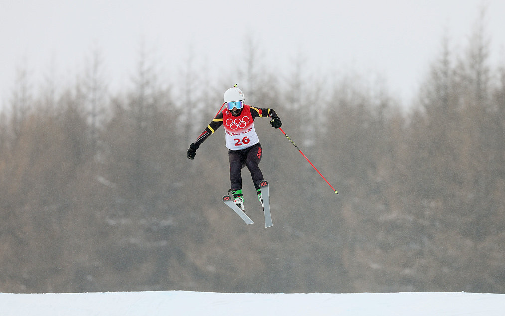 【冬奧戰報】首次參賽 中國兩位「00後」女將自由式滑雪障礙追逐1/8决赛完賽