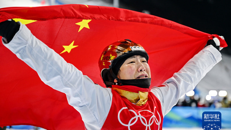 頑強、勇毅！中國自由式滑雪空中技巧隊終上世界之巔