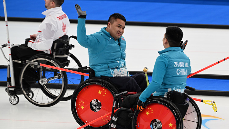 中國輪椅冰壺隊戰勝加拿大隊 晉級北京冬殘奧會決賽