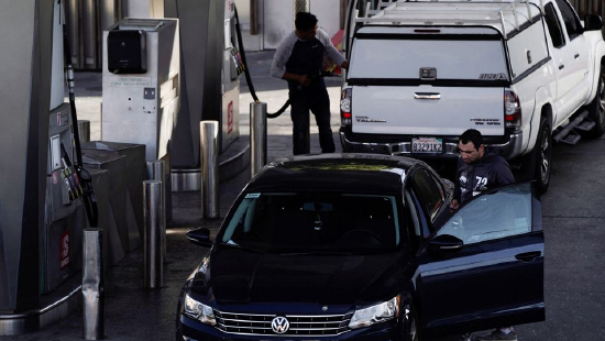 美國汽油價格屢創紀錄 民眾坦言生活受影響