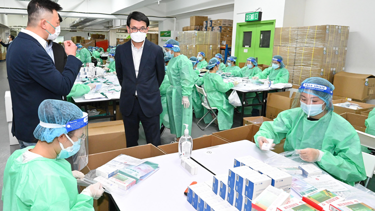 邱騰華視察抗疫醫療物資抵港後物流安排 本港已接收逾億個快測包