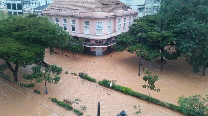 巴西彼得羅波利斯市再降暴雨 民防部門要求市民緊急轉移