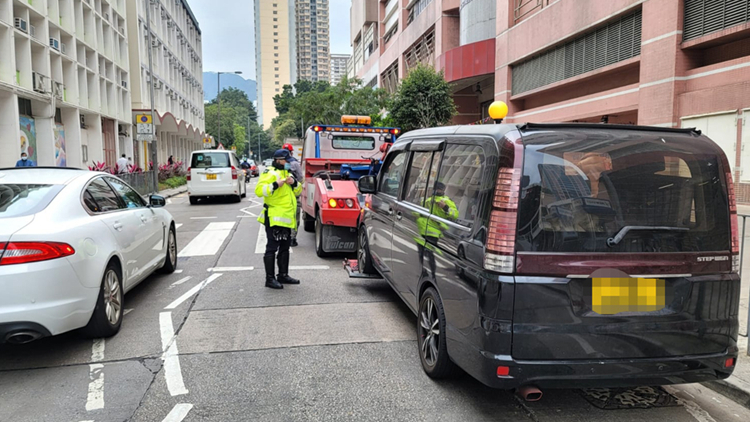 警方東九龍打擊違例泊車 發2139張定額罰款通知書